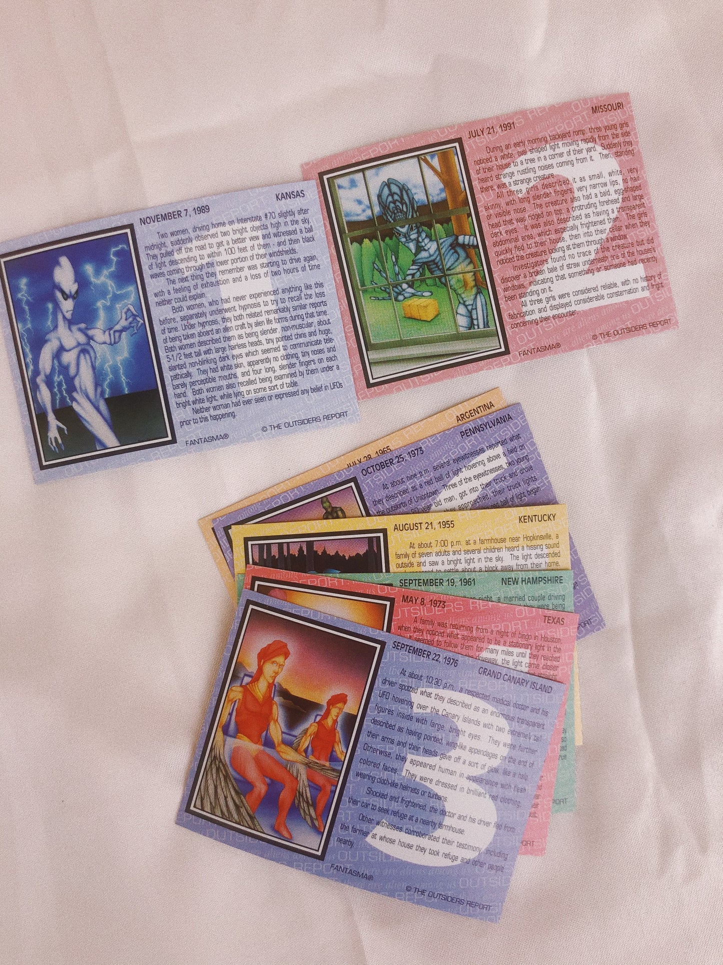 1990s Holographic Alien Cards