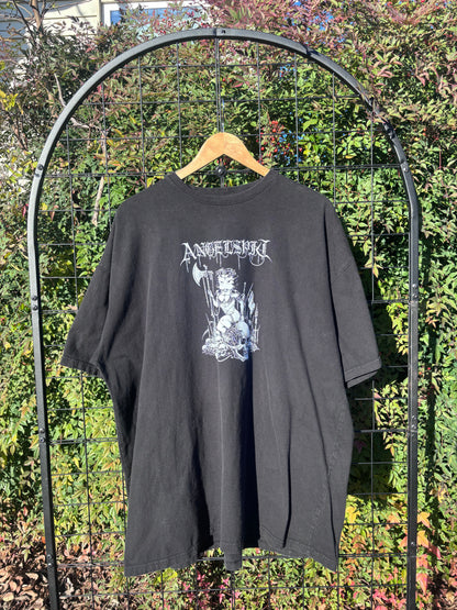 betty of arc on 90s tee for chelsea