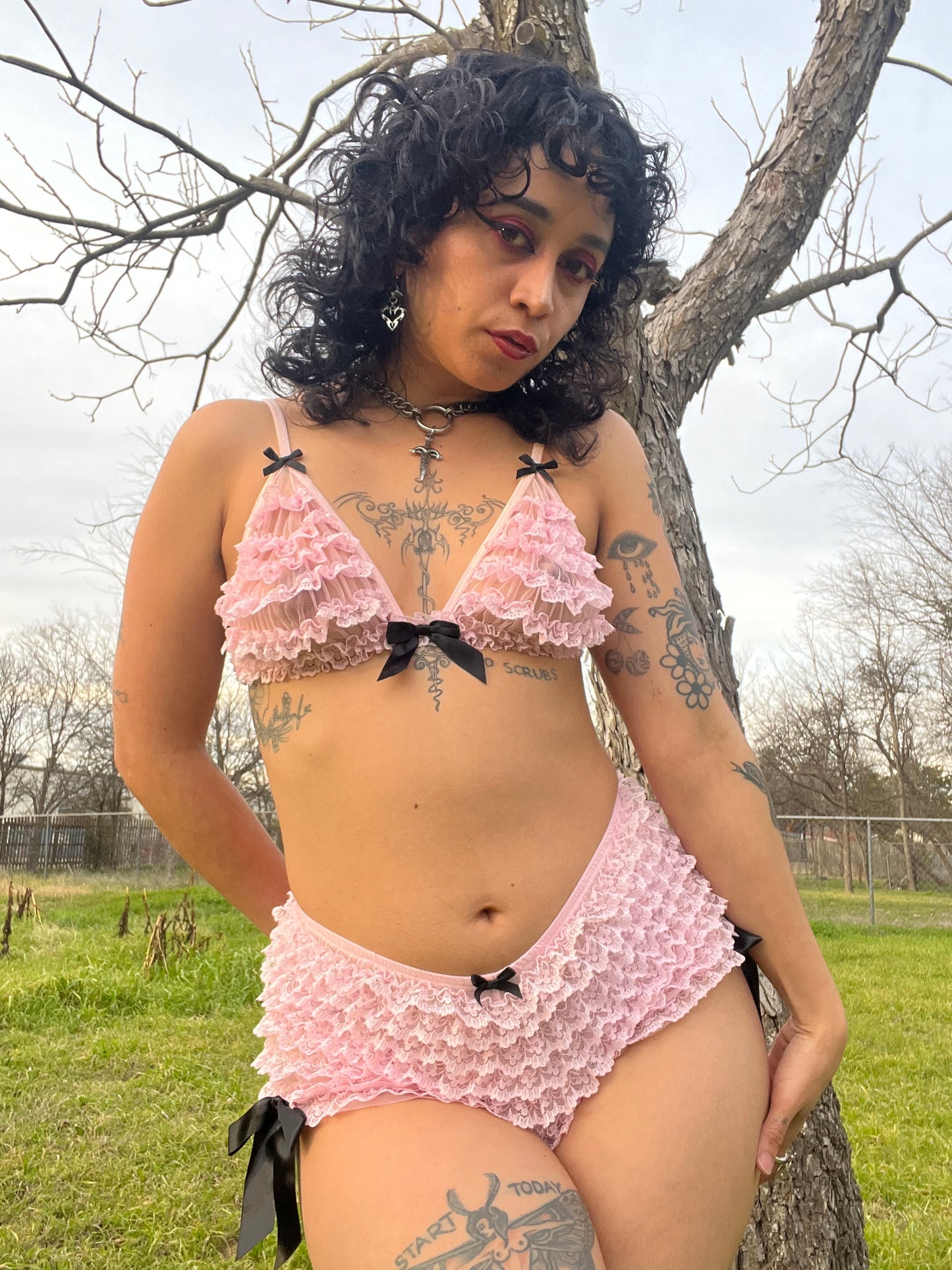 1990s Frederick’s of Hollywood Pink Lace Bra + Bloomers [XS-S]
