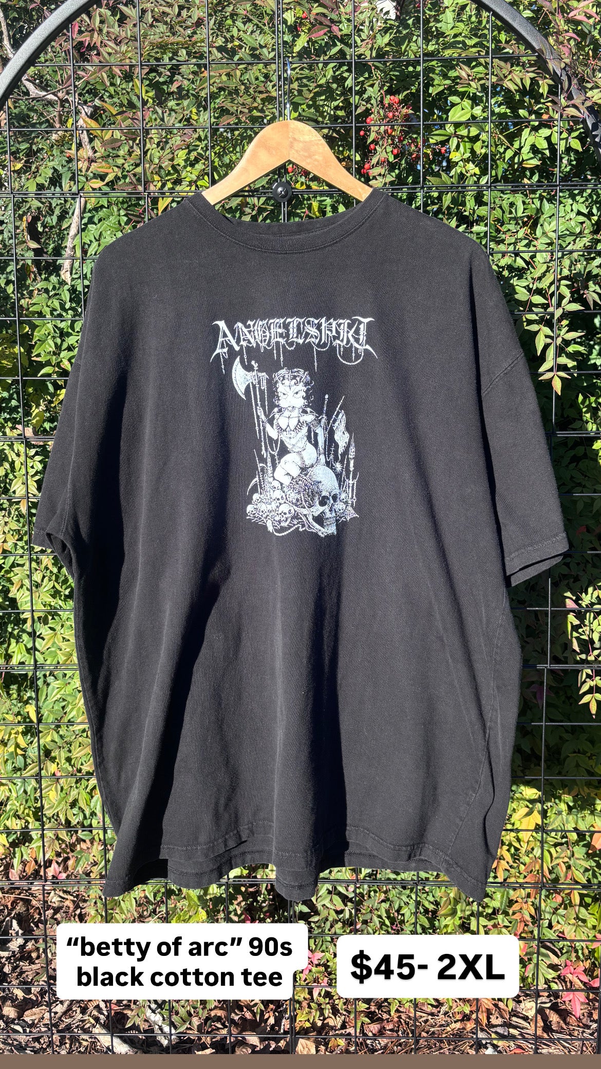 betty of arc on 90s tee for chelsea