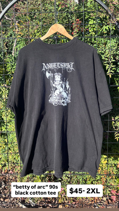 betty of arc on 90s tee for chelsea