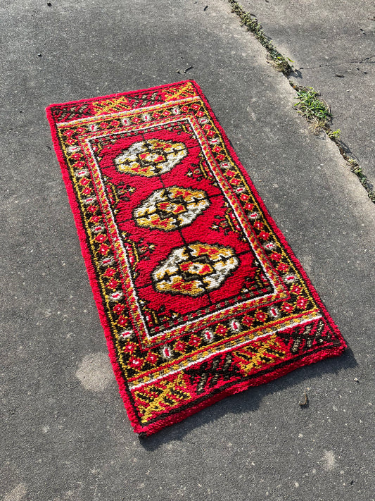 vintage ornamental latch hook rug for rie