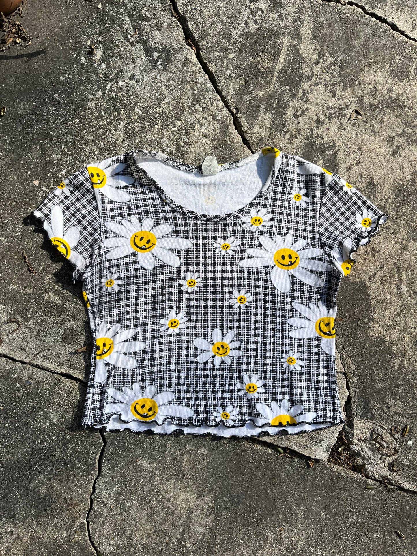 90s daisy smiley tee for bree